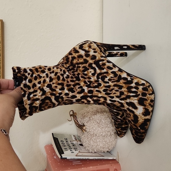 New Leopard print Boots Fall Winter Contemporary Formal Party Holidays Photos - Picture 8 of 11